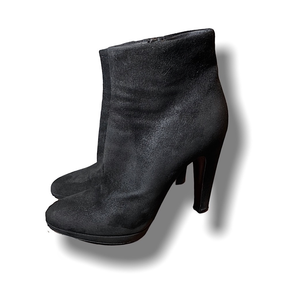 PRADA classic arc heeled ankle booties size 8 1/2 zippers suede timeless
